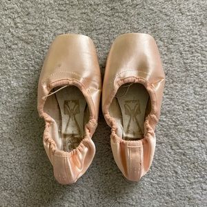 Freed Pointe Shoes 5.5 XX